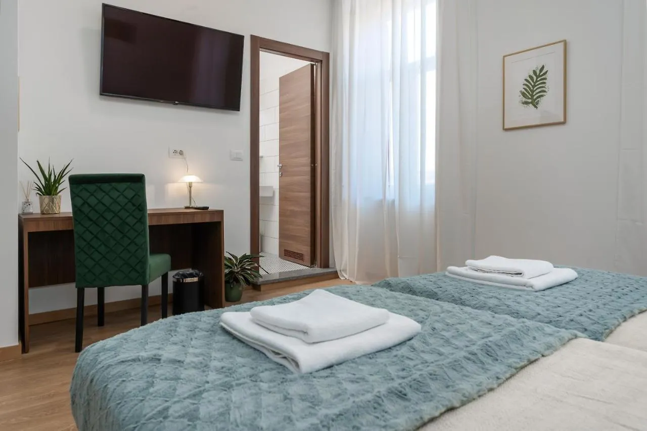 Aurora Rooms B&B Pula 4*,