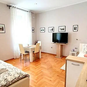 Lavender - City Room With Free Parking Guest house