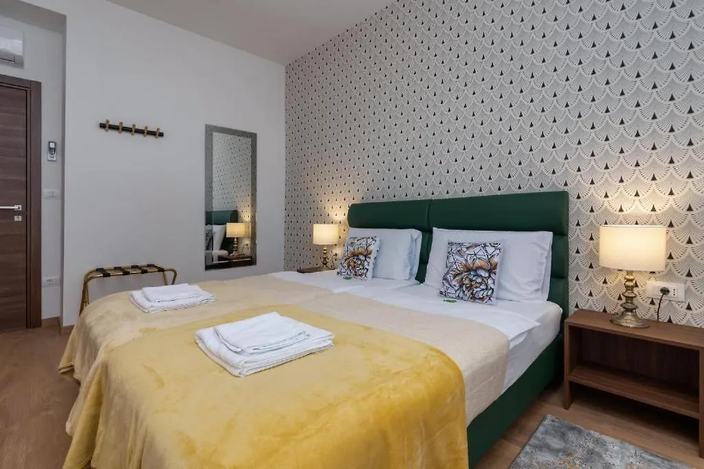 Aurora Rooms B&B Pula 4*,